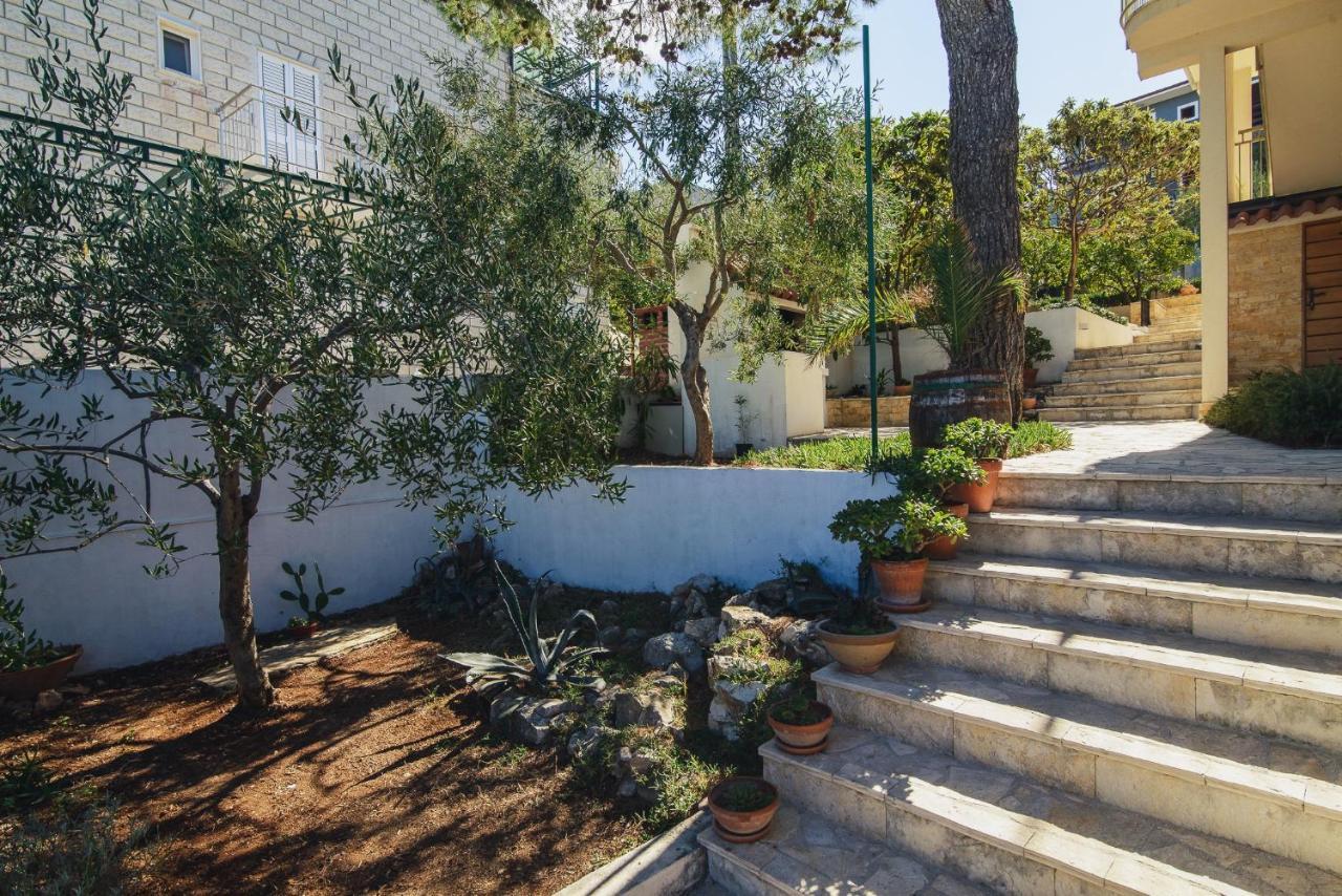 Villa Bua - Beautiful Seafront Apartments Трогир Экстерьер фото