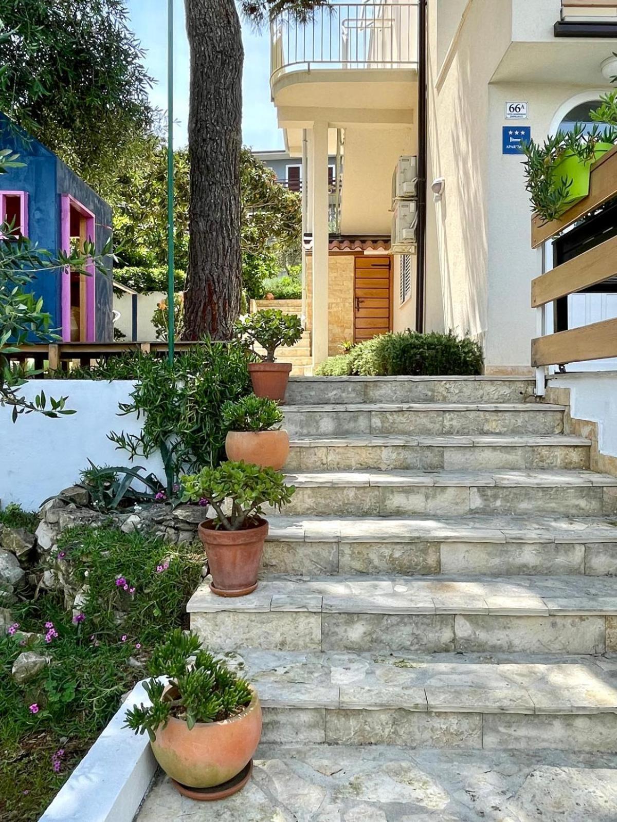 Villa Bua - Beautiful Seafront Apartments Трогир Экстерьер фото